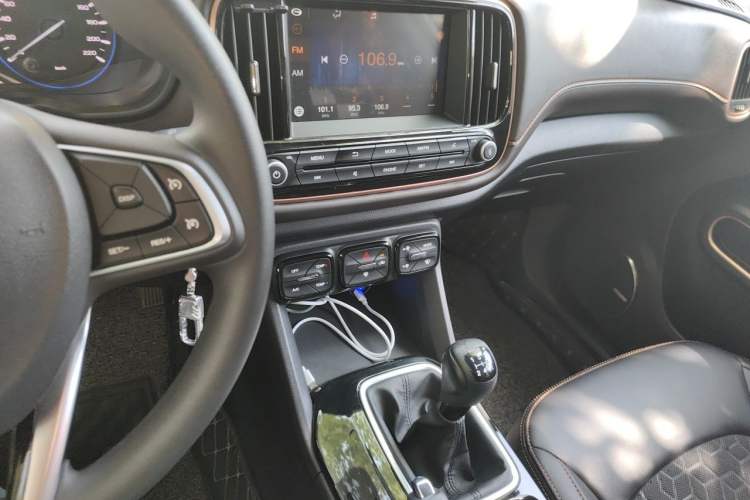 Used GAC Trumpchi GS3 2017 150N Manual Elite Edition Audio And AC Panel