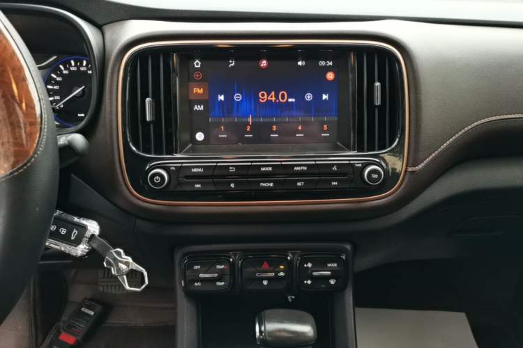 Used GAC Trumpchi GS3 2017 150N Automatic Elite Edition Audio And AC Panel