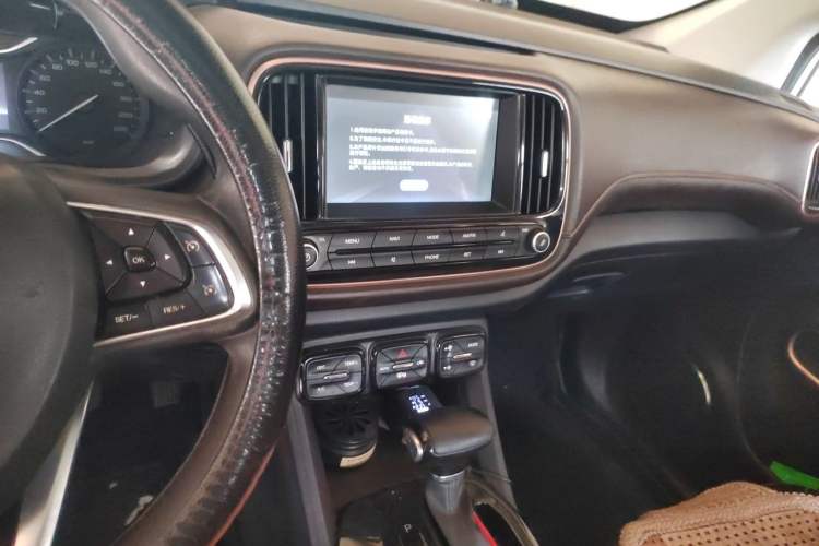 Used GAC Trumpchi GS3 2017 200T Automatic Luxury Edition Audio And AC Panel