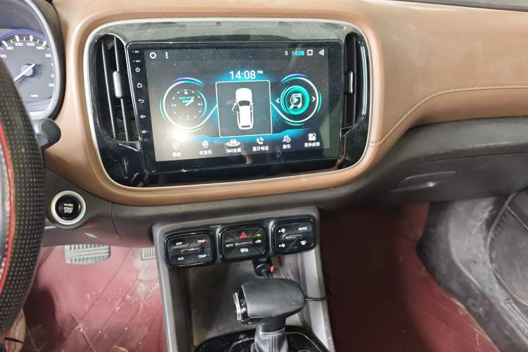 Used GAC Trumpchi GS3 2017 200T Automatic Luxury Edition Audio And AC Panel
