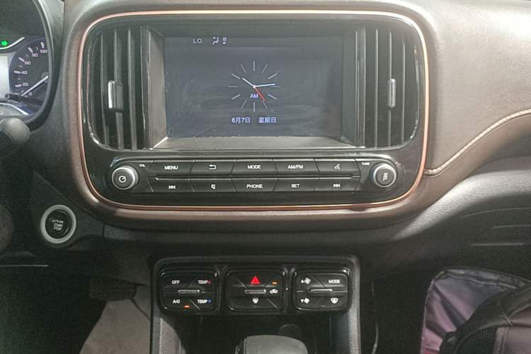 Used GAC Trumpchi GS3 2017 200T Automatic Elite Edition Audio And AC Panel