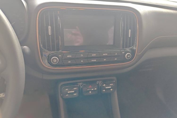 Used GAC Trumpchi GS3 2017 150N Manual Elite Edition Audio And AC Panel