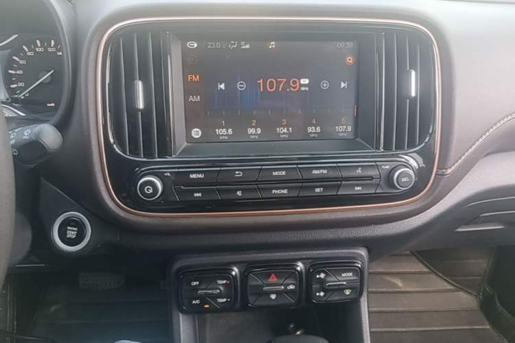Used GAC Trumpchi GS3 2017 200T Automatic Elite Edition Audio And AC Panel