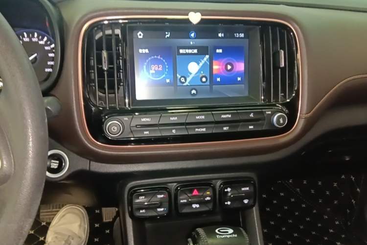 Used GAC Trumpchi GS3 2017 200T Automatic Luxury Edition Audio And AC Panel