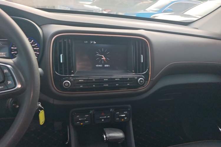 Used GAC Trumpchi GS3 2017 150N Automatic Elite Edition Audio And AC Panel