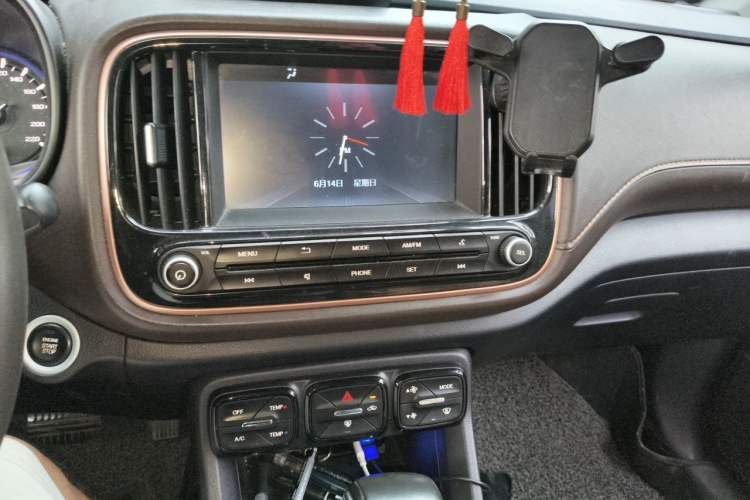 Used GAC Trumpchi GS3 2017 200T Automatic Elite Edition Audio And AC Panel