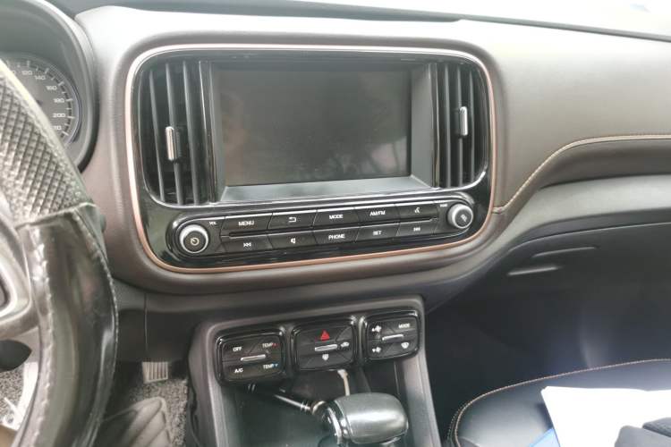 Used GAC Trumpchi GS3 2017 200T Automatic Elite Edition Audio And AC Panel