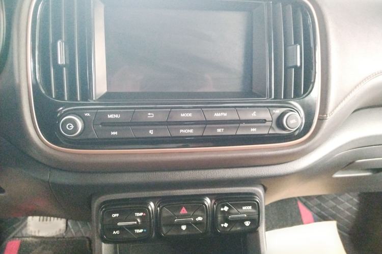 Used GAC Trumpchi GS3 2017 150N Automatic Elite Edition Audio And AC Panel