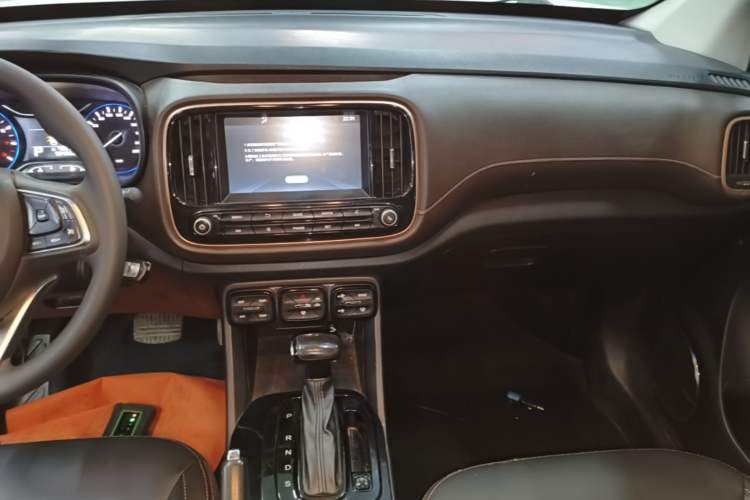 Used GAC Trumpchi GS3 2017 150N Automatic Elite Edition Audio And AC Panel