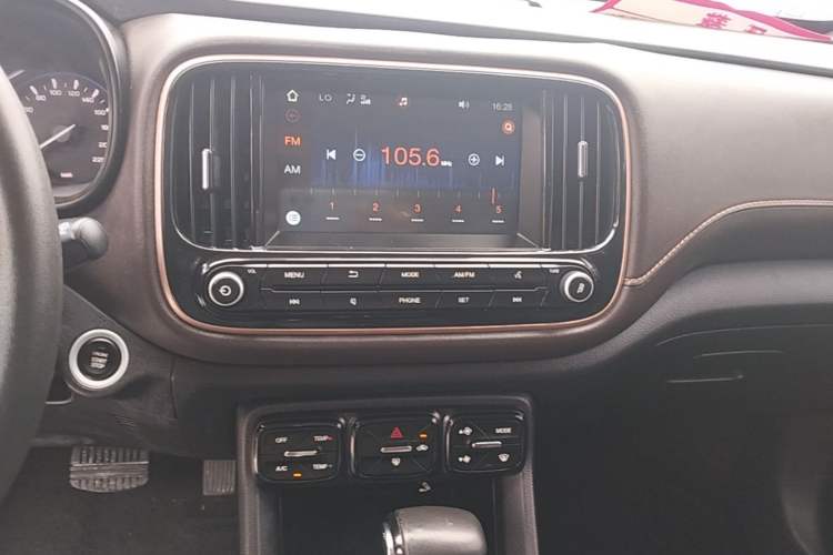 Used GAC Trumpchi GS3 2017 200T Automatic Elite Edition Audio And AC Panel