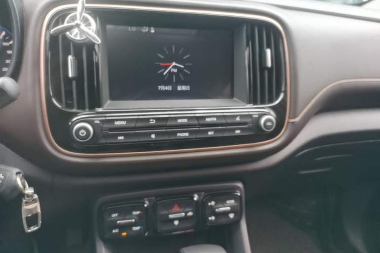 Used GAC Trumpchi GS3 2017 150N Automatic Elite Edition Audio And AC Panel