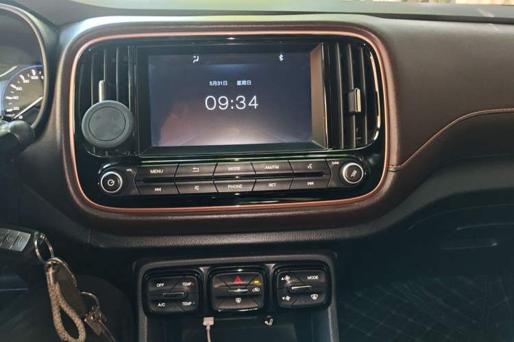 Used GAC Trumpchi GS3 2017 150N Manual Elite Edition Audio And AC Panel
