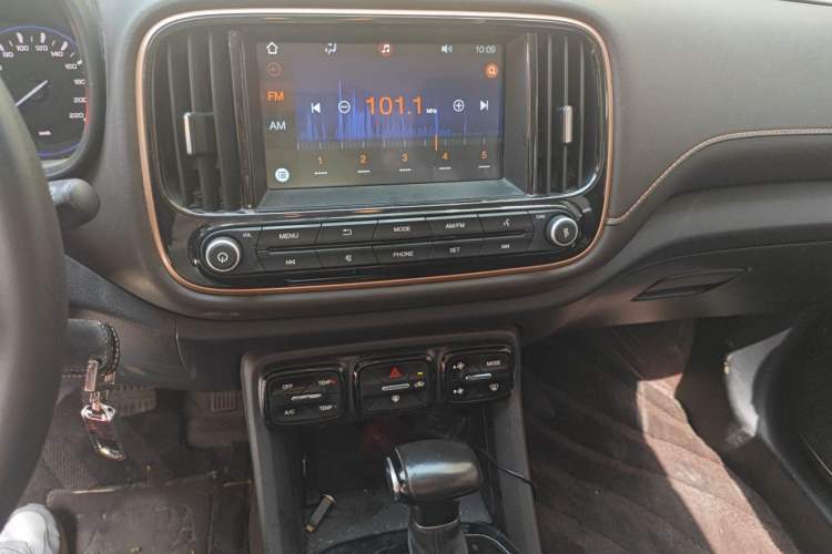 Used GAC Trumpchi GS3 2017 150N Automatic Elite Edition Audio And AC Panel