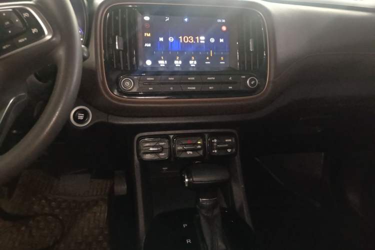 Used GAC Trumpchi GS3 2017 200T Automatic Luxury Edition Audio And AC Panel