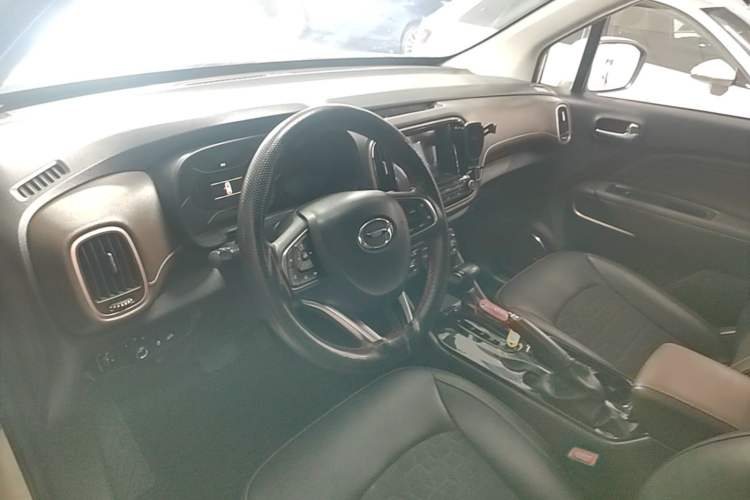 Used GAC Trumpchi GS3 2017 150N Automatic Elite Edition Center Console