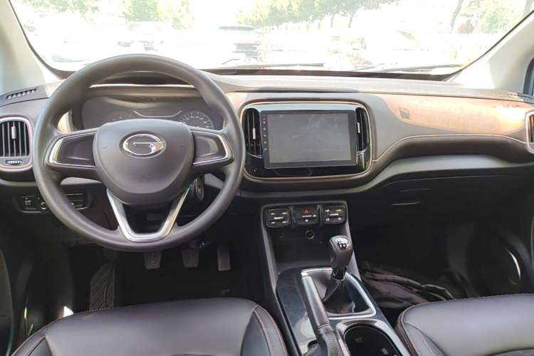 Used GAC Trumpchi GS3 2017 150N Manual Comfort Edition Center Console