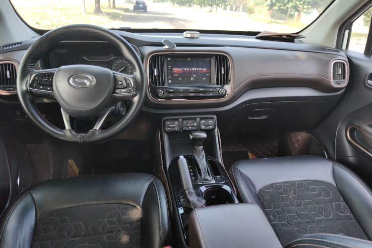 Used GAC Trumpchi GS3 2017 150N Automatic Elite Edition Center Console