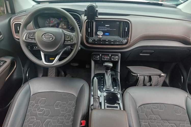 Used GAC Trumpchi GS3 2017 150N Automatic Elite Edition Center Console