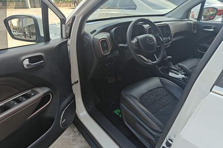 Used GAC Trumpchi GS3 2017 150N Automatic Elite Edition Driver Seat