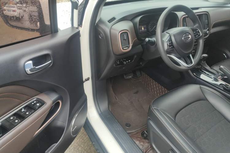 Used GAC Trumpchi GS3 2017 150N Automatic Elite Edition Driver Seat