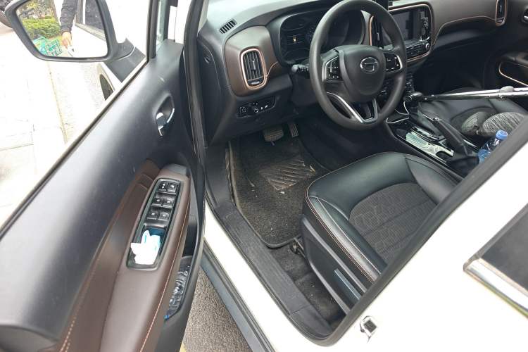Used GAC Trumpchi GS3 2017 150N Automatic Elite Edition Driver Seat