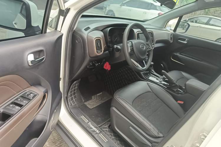 Used GAC Trumpchi GS3 2017 150N Automatic Elite Edition Driver Seat