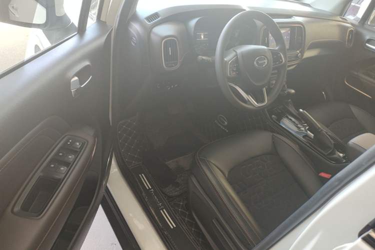 Used GAC Trumpchi GS3 2017 150N Automatic Elite Edition Driver Seat