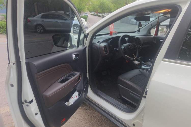 Used GAC Trumpchi GS3 2017 150N Automatic Elite Edition Driver Seat