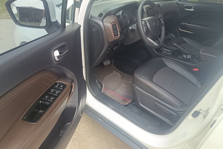 Used GAC Trumpchi GS3 2017 150N Automatic Elite Edition Driver Seat