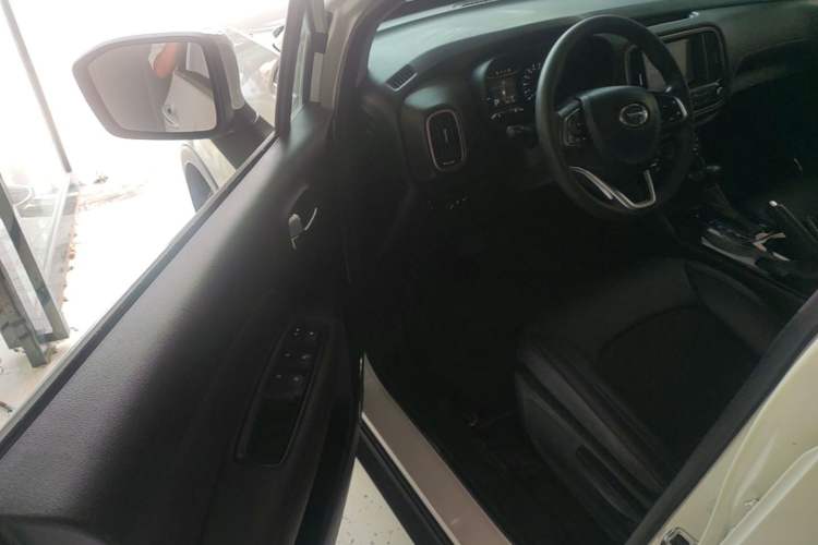 Used GAC Trumpchi GS3 2017 150N Automatic Elite Edition Driver Seat