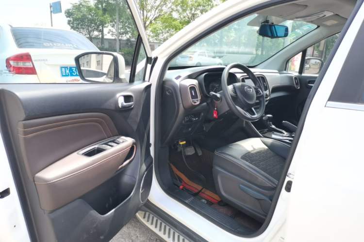 Used GAC Trumpchi GS3 2017 150N Automatic Elite Edition Driver Seat