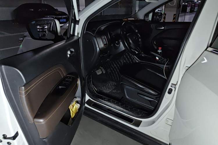 Used GAC Trumpchi GS3 2017 150N Automatic Elite Edition Driver Seat