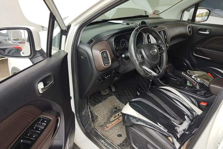 Used GAC Trumpchi GS3 2017 150N Automatic Elite Edition Driver Seat