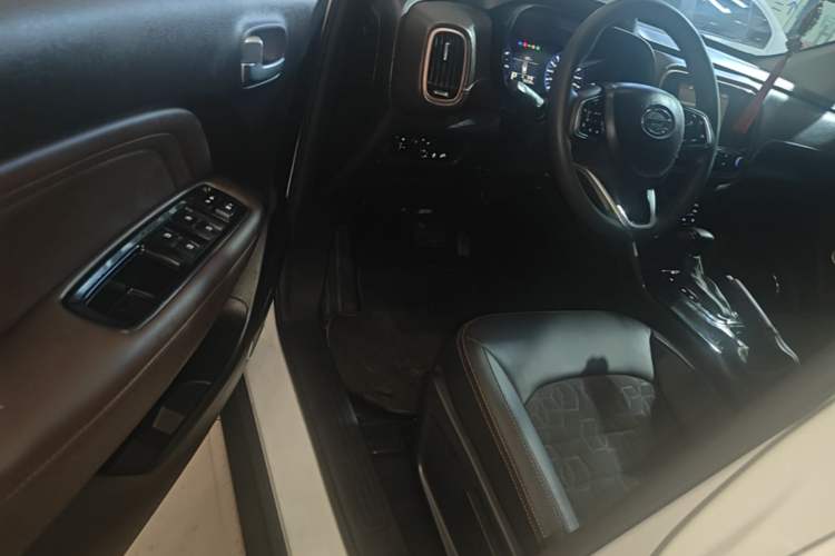 Used GAC Trumpchi GS3 2017 150N Automatic Elite Edition Driver Seat