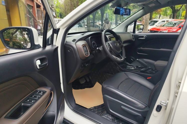 Used GAC Trumpchi GS3 2017 150N Automatic Elite Edition Driver Seat