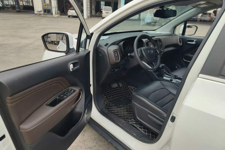 Used GAC Trumpchi GS3 2017 200T Automatic Luxury Edition Driver Seat