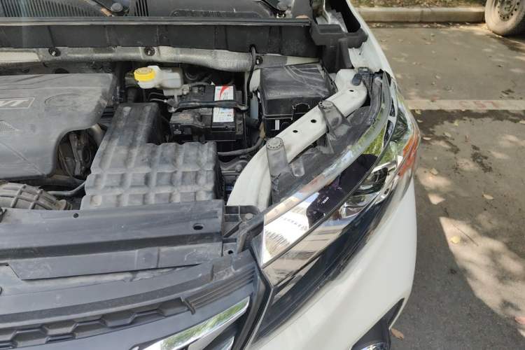 Used GAC Trumpchi GS3 2017 150N Manual Elite Edition Engine Bay Left