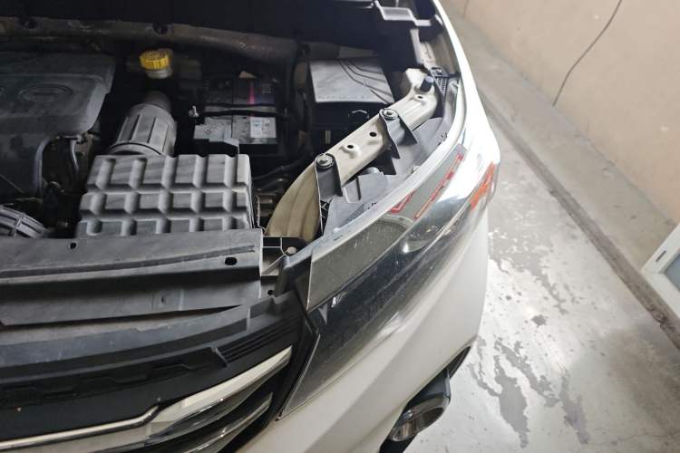 Used GAC Trumpchi GS3 2017 200T Automatic Luxury Edition Engine Bay Left