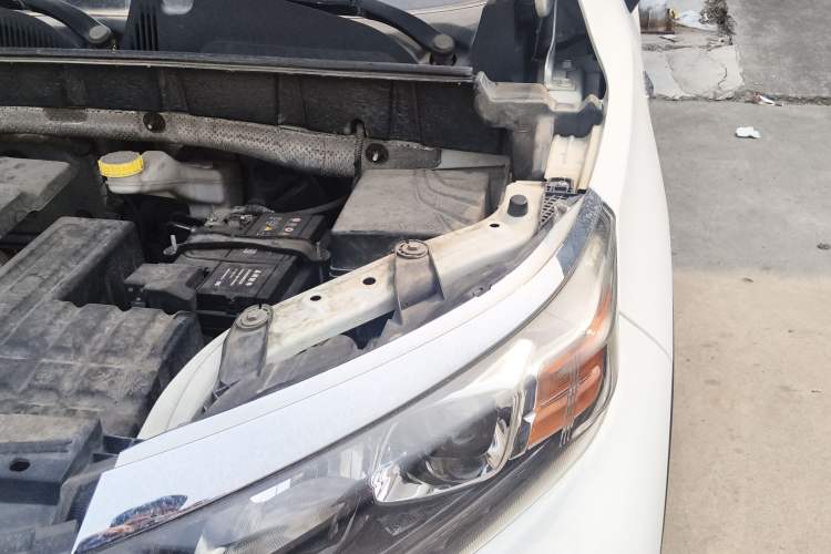 Used GAC Trumpchi GS3 2017 150N Manual Elite Edition Engine Bay Left