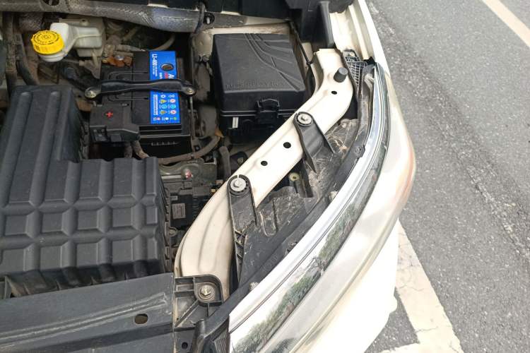 Used GAC Trumpchi GS3 2017 150N Manual Elite Edition Engine Bay Left