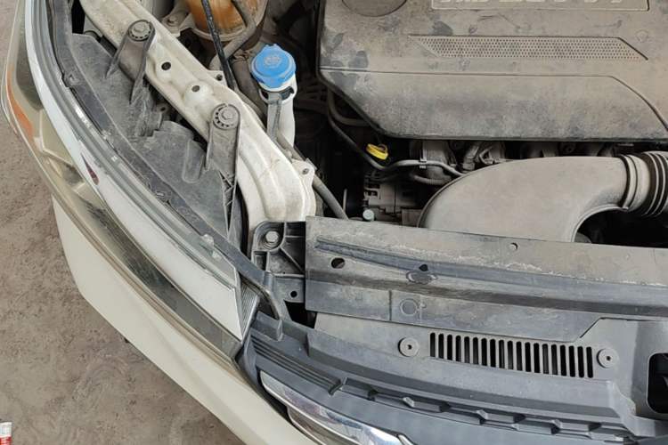Used GAC Trumpchi GS3 2017 150N Automatic Elite Edition Engine Bay Right