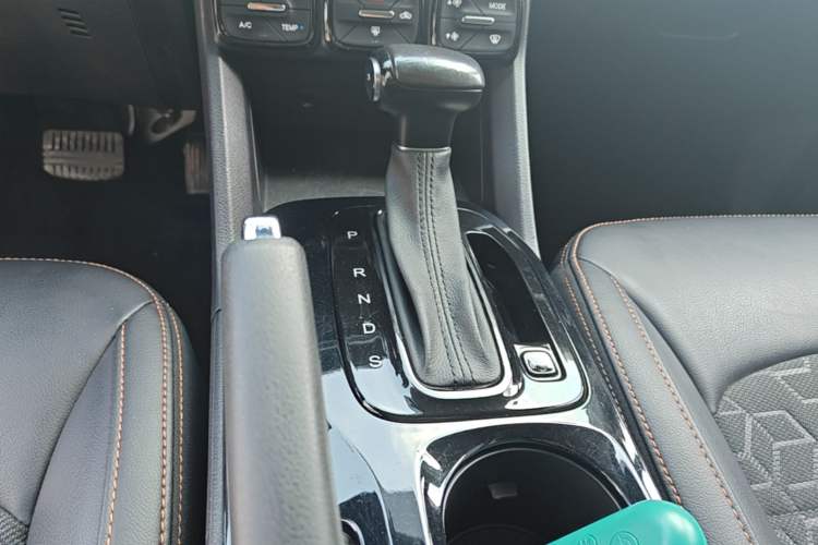 Used GAC Trumpchi GS3 2017 150N Automatic Elite Edition Gear Lever