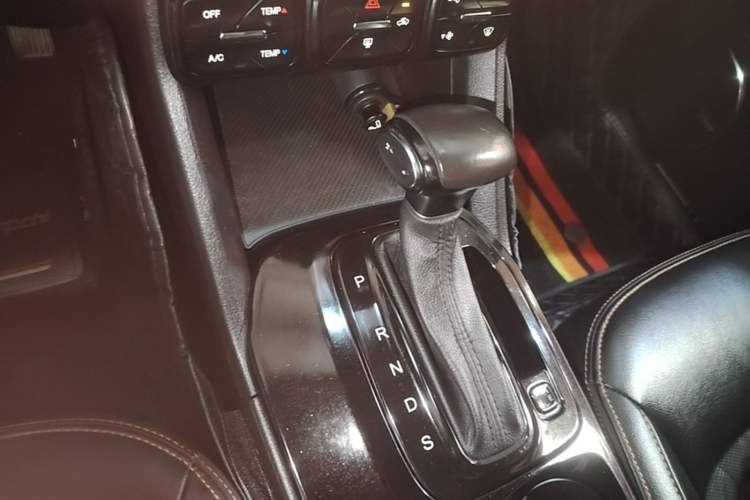 Used GAC Trumpchi GS3 2017 150N Automatic Elite Edition Gear Lever
