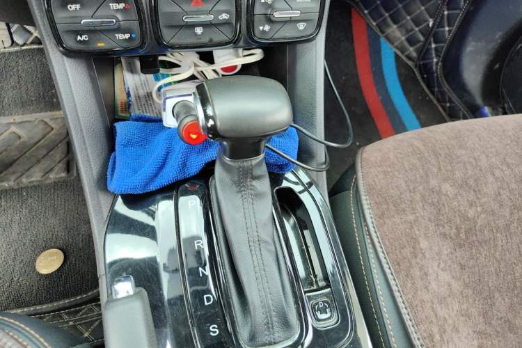 Used GAC Trumpchi GS3 2017 150N Automatic Elite Edition Gear Lever