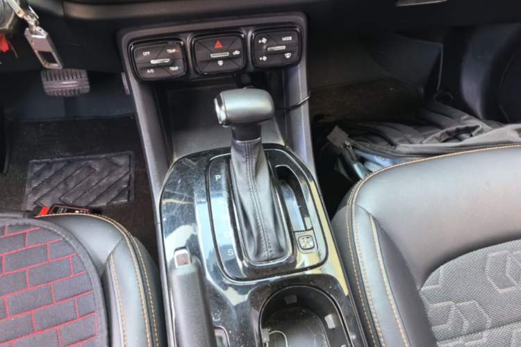 Used GAC Trumpchi GS3 2017 150N Automatic Elite Edition Gear Lever