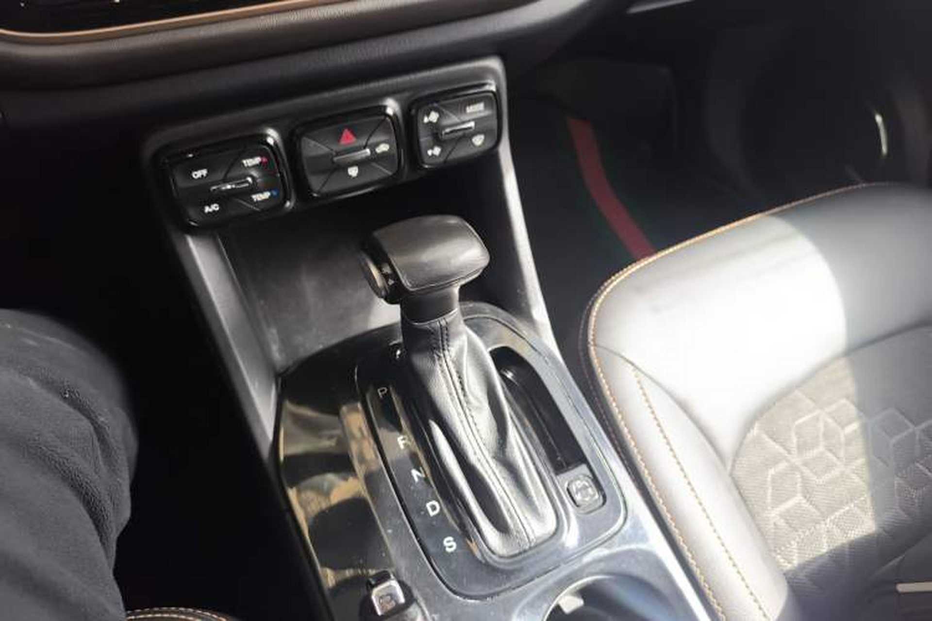 Used GAC Trumpchi GS3 2017 200T Automatic Elite Edition Gear Lever