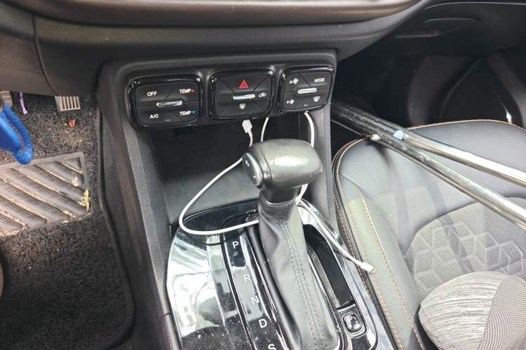 Used GAC Trumpchi GS3 2017 150N Automatic Elite Edition Gear Lever