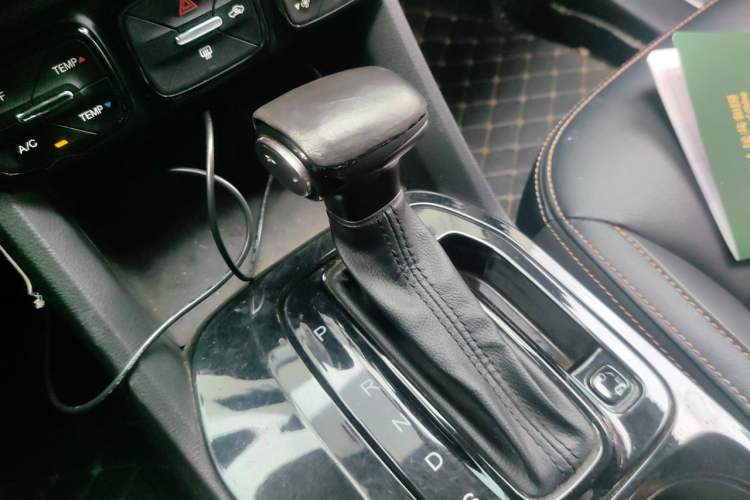 Used GAC Trumpchi GS3 2017 150N Automatic Elite Edition Gear Lever