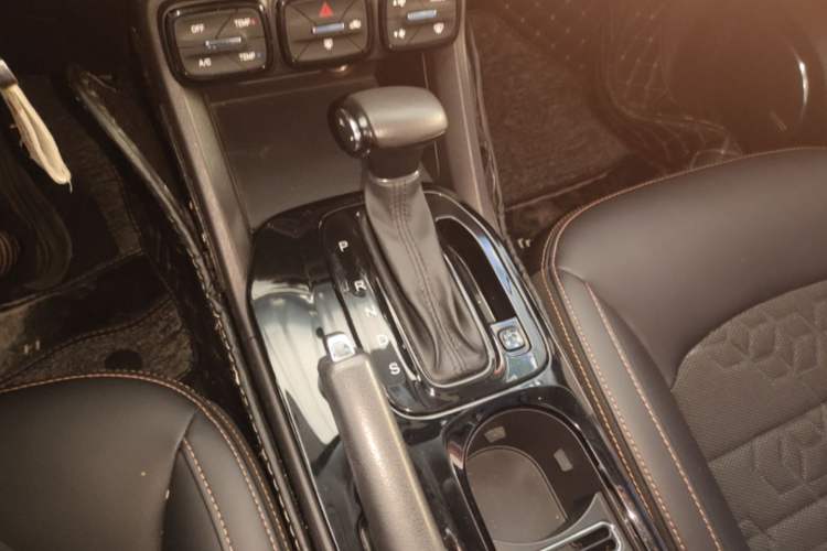 Used GAC Trumpchi GS3 2017 150N Automatic Elite Edition Gear Lever