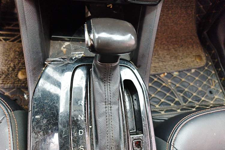 Used GAC Trumpchi GS3 2017 200T Automatic Elite Edition Gear Lever